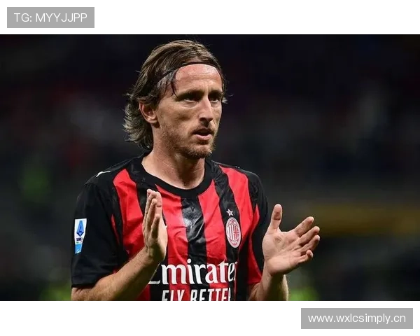 莫德里奇从8号位到自由中场的战术角色演变分析