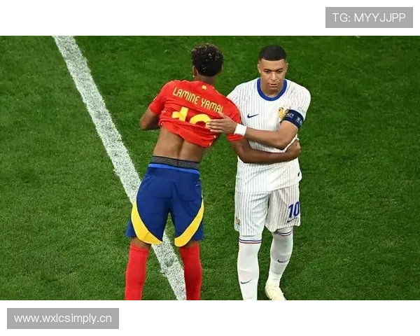 亚马尔 vs 姆巴佩:年龄差下的天才成长路径与战术适配差异 亚马尔 vs 姆巴佩:年龄差下的天才成长路径与战术适配差异