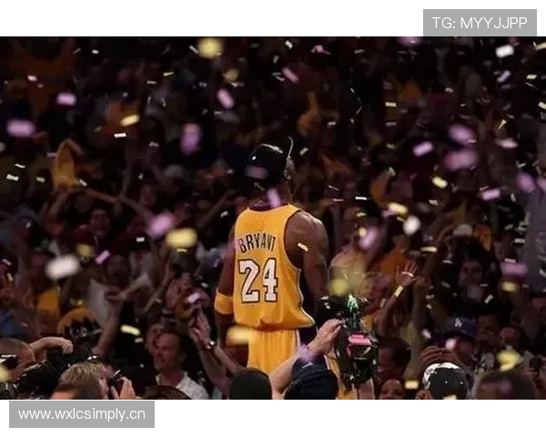 哈登这自律程度，凌晨四点的洛杉矶见不到他，但健身房镜子天天照