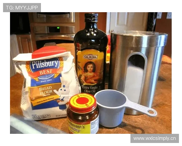 贝林厄姆家的冰箱里只放蛋白粉和冰水