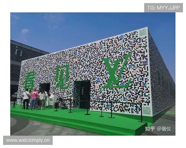 韩旭赛场像猛兽，路人照一出像拎着小型奢侈品展，刷完我工资卡就凉了